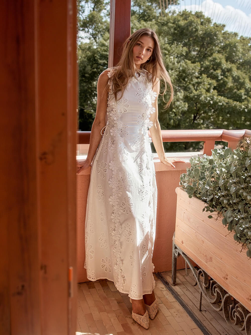 ISLA – LACE-TRIMMED FITTED MIDI DRESS